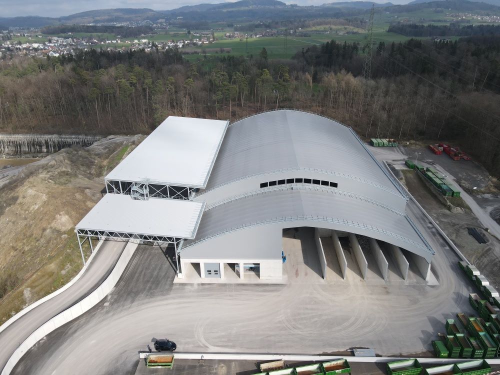 Einweihung der grossen PV-Anlage auf Entsorgungshalle im Tambrig